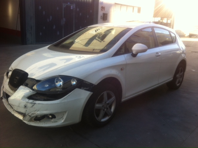 Seat In Leon Berlina Con Porton 1 6 Tdi 105cv Refere Accidentado Madrid